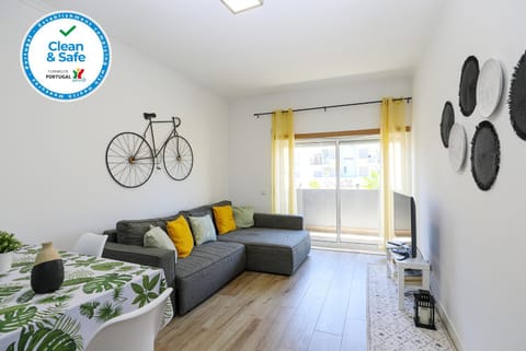 Living room, Photo of the whole room, Seating area