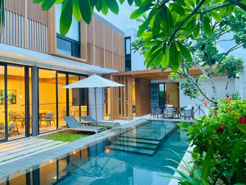 Property building, Garden, Garden view, Pool view, Swimming pool, sunbed