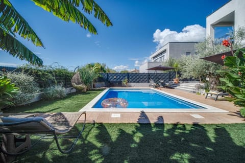 Day, Garden, Pool view