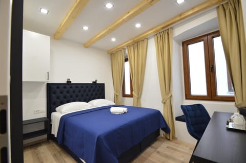 Seating area, Bedroom