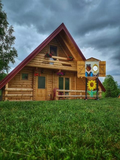 Property building, Day, Natural landscape, Garden, Evening entertainment, Garden view
