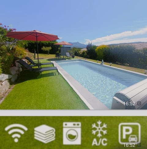 Garden view, Pool view, Swimming pool, sunbed
