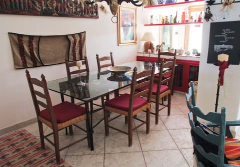 Restaurant/places to eat, Area and facilities