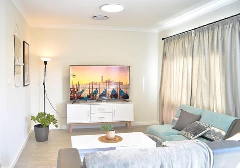 Communal lounge/ TV room, TV and multimedia