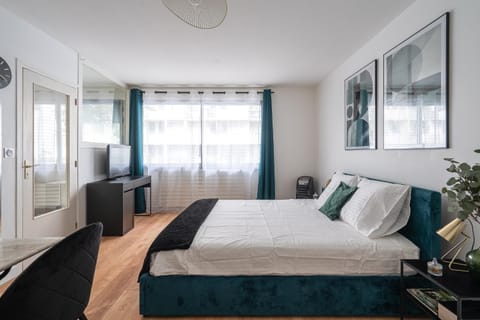 Bed, Bedroom