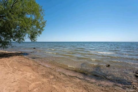 Beautiful home on Lake Michigan, near Escanaba House in Wisconsin