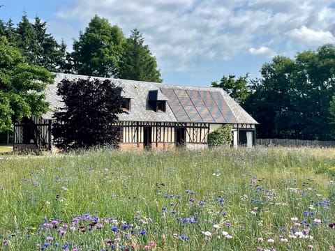 Property building, Spring, Day, Natural landscape, Garden, Garden, Garden view
