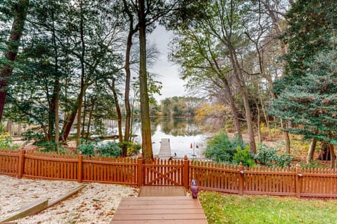 Theater Room! Waterfront Family Haven in Salisbury House in Salisbury