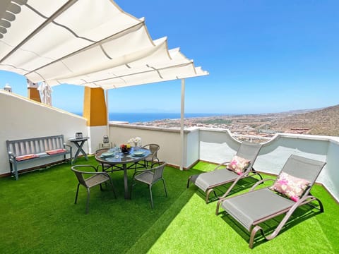 View (from property/room), Balcony/Terrace, Sea view, sunbed