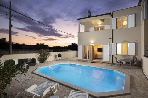 Property building, Swimming pool