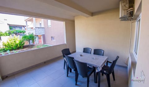 Patio, Day, Seating area