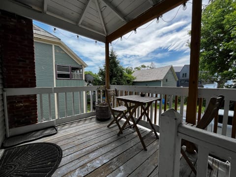 Perfectly Located Private Apartment Apartment in Burlington