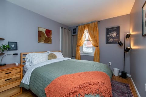 Perfectly Located Private Apartment Apartment in Burlington