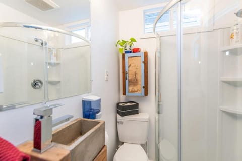 Perfectly Located Private Apartment Apartment in Burlington