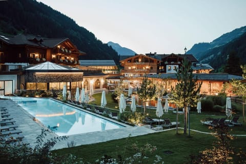 Swimming pool, Swimming pool