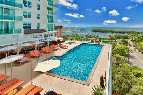 Balcony Ocean View ! WiFi - Pool - Gym - Parking Apartment hotel in Coconut Grove