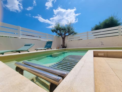 Calypso Luxury Pool&Spa Apartment in Pula