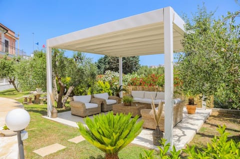 Patio, Spring, Garden