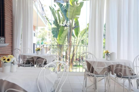 Property building, Balcony/Terrace, Breakfast