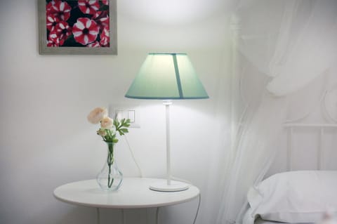 Photo of the whole room, Decorative detail