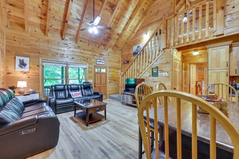 Riverfront Ellijay Cabin with Deck and Pool Access! Cabin in Ellijay