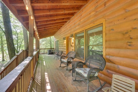 Riverfront Ellijay Cabin with Deck and Pool Access! Cabin in Ellijay