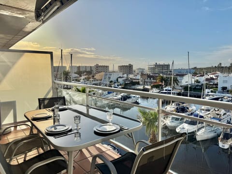 View (from property/room), View (from property/room), City view, City view, Lake view, Lake view
