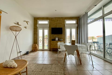 TV and multimedia, View (from property/room), Balcony/Terrace, Kitchen or kitchenette, Living room, Seating area, Dining area