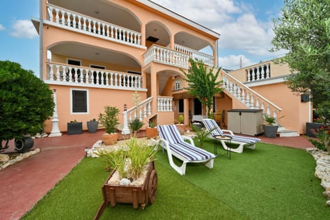 Villa Schubert Apartment in Novalja