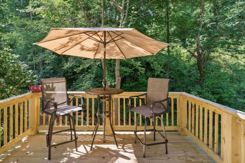 Hickory Hideaway Pet-Friendly Haven with Fire Pit! Apartment in Hickory