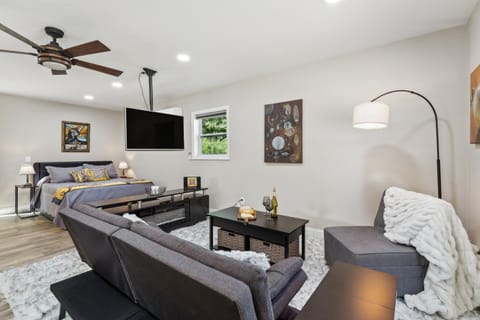 Hickory Hideaway Pet-Friendly Haven with Fire Pit! Apartment in Hickory