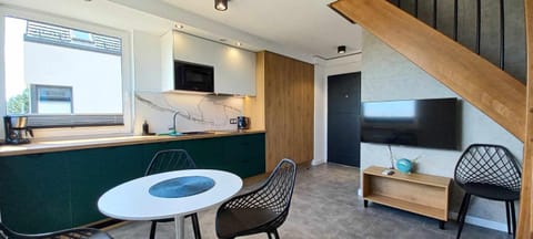 Kitchen or kitchenette, Seating area, Dining area