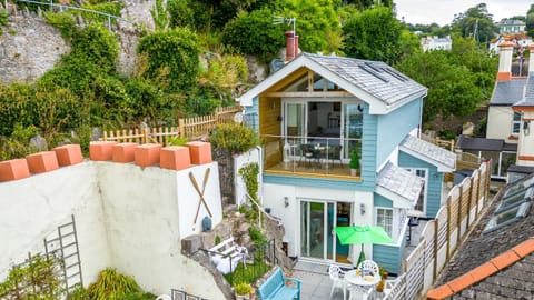 Property building, Facade/entrance, Off site