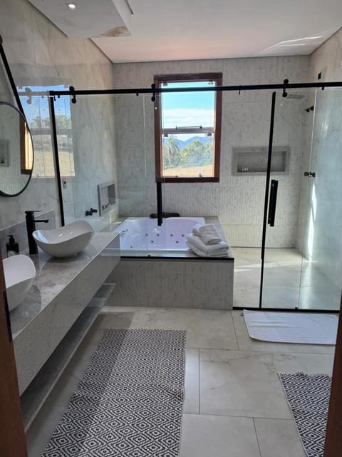 Hot Tub, Bathroom
