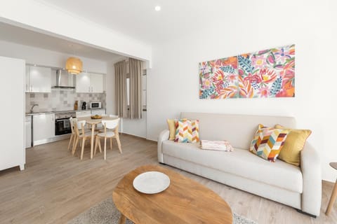 Kitchen or kitchenette, Living room, Dining area, oven, stove