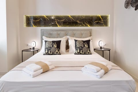 Bed, Bedroom, towels, air conditioner