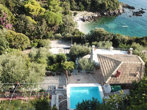 BBQ facilities, Balcony/Terrace, Beach, Pool view, Sea view