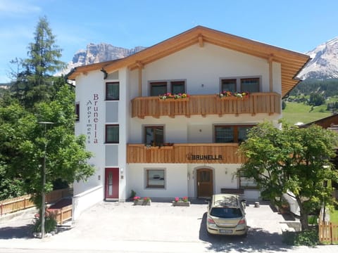 Property building, Facade/entrance, Spring, Natural landscape, Summer, Mountain view, Parking