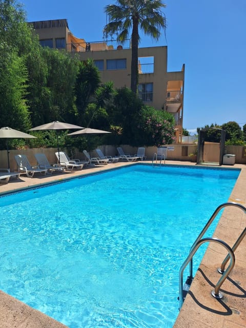 2 pièces climatisé dans résidence avec piscine Apartment in Cannes