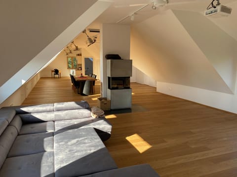 NICHT MEHR VERFÜGBAR Salzburg-Loft im Stadtteil Leopoldskron-Moos 120qm mit Balkon & Untersbergblick Apartment in Salzburg
