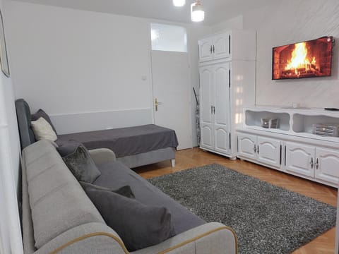 TV and multimedia, Living room, Bedroom