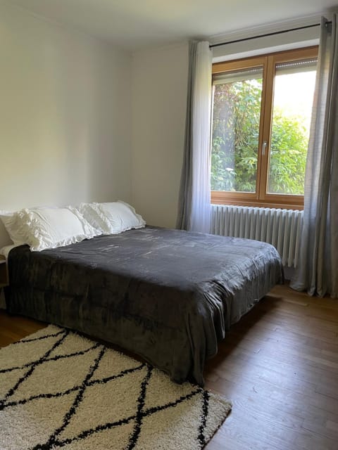 Chambre privée vue sur le jardin proche centre ville Bed and Breakfast in Besançon