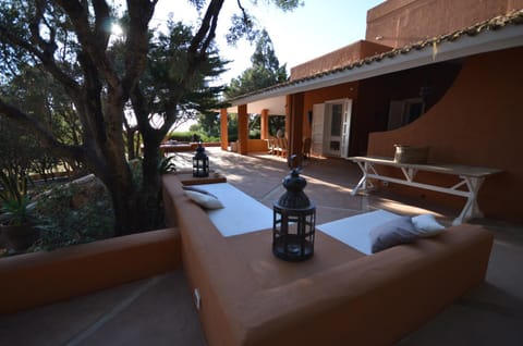 Property building, Patio, Day