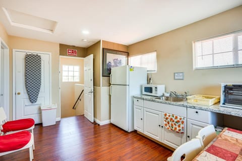 Westminster Apartment with Balcony, Near Disneyland! Apartment in Westminster