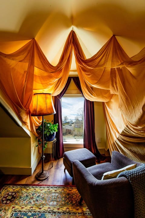 Centrally Located With Lake Views Apartment in Burlington