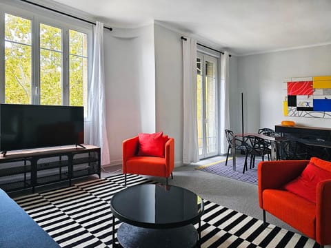 TV and multimedia, Living room, Seating area