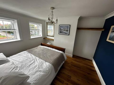 Grammar School Yard Four Bedroom Free Parking House in Hull