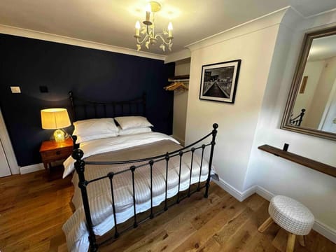 Grammar School Yard Four Bedroom Free Parking House in Hull