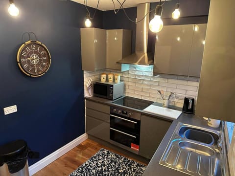 Grammar School Yard Four Bedroom Free Parking House in Hull