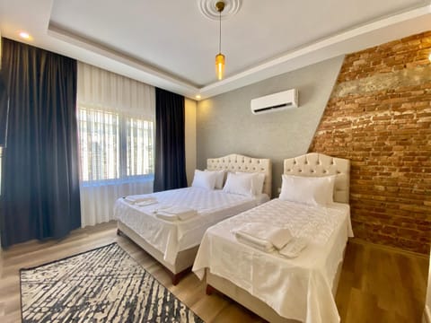 Bed, Photo of the whole room, Bedroom, air conditioner